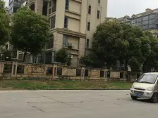 采光好,楼层好,房东是诚心出售的。