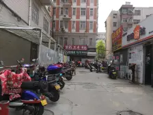 房屋通透有阳台装修不错卧室朝南小区停车方便