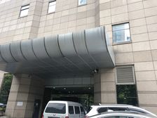 独立电梯,小区中心位置,主卧朝南,中式风格,带露台