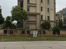采光好,交通方便,房东是诚心可售的。