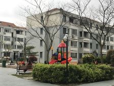 临港顶复房子,五房三卫,户型好。