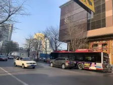 中山友好路段,商场繁华,交通便利,天津街美食广场,