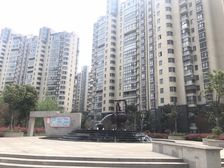 聚龙湖畔瑞尔花园精装三房看房方便