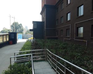 赛罕区金桥华福家苑精装电梯小高层采光好南北通透