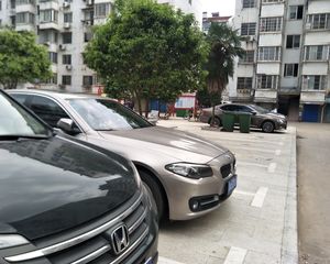 离江滩公园近在咫尺,交通、生活便利