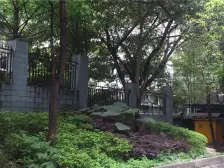 户型方正带个小阳台出行方便商圈旁边