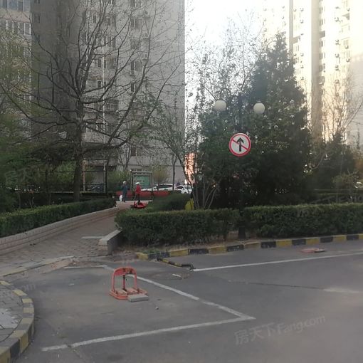 金顶街三区2室1厅1卫西南朝向6500.00元/月出租