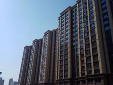 新华大街铁骑华府大三居室纯毛坯采光充足