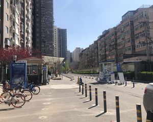 2010年商品房板楼南北通透1梯3户