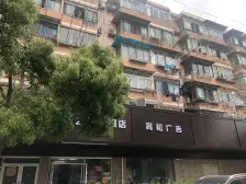 交通便利,配套设施齐全,低楼层,毛坯房,易装修。