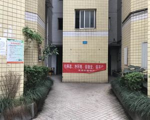 新光天地商圈,电梯小高层,住家安静且便利