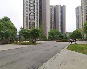 临江苑西区1室1厅东南