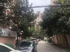 中楼层,东边户,南北两房正规厅,厅朝东有窗,采光好