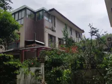 房子是清水房,视野开阔,采光充足