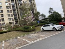 飞机户型两房,南北直通,采光好位置好,一梯两户