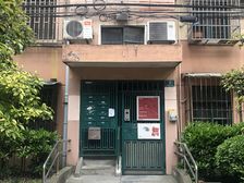 满五年带露台一梯两户的地铁边产权清晰
