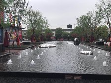 美的花湾城南北通透,采光好装修好,环镜优美周边匹套完善,,出行方便