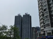 石桥铺商圈,门口公交站,轻轨500 米,交通便利