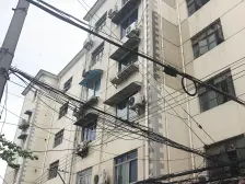 一楼带天井(实际可用??㎡,阳光房 )8号线,厅房同宽