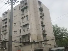 楼层好位置佳,出门就是菜市场,户型方正的一房!