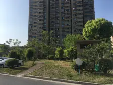 精装修,小区中心位置,电梯房,主卧朝南,采光充足