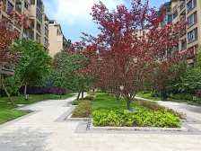 精装两房,拎包入住出门即商圈,出则繁华,入则宁静。