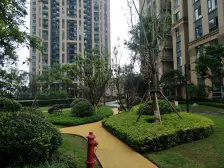 东原次新 新加坡风格 屋顶是小区花园 横厅四房已改造