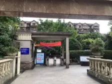 和泓四季A区 装修正规三室 户型方正 采光好