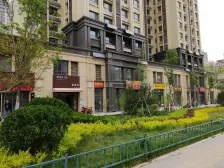 四室三卫南北通透 采光视野好 绿城物业 带车位地下室