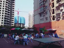 南坪万达广.场旁重百商场背后.出行方便,位置好.