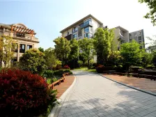 新出售,北进门南花园150平,带车位,精装修保养