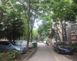 生态公园旁顶楼复式有大露台,看房方便。
