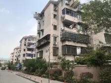 新出 满五少税 d铁口 邻红太阳商业广场 看房随时