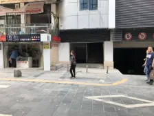 :杨家坪步行街里面,有电梯,近轻轨 ,配套齐全。