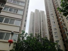 房子精装修,户型好,采光好,视野开阔,朝南。