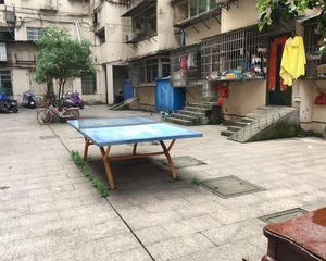 利中小区 南北通透,采光好 装修好,环镜优美 视野好,诚心出售