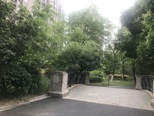 三房二卫双阳台毛坯诚心出售随时看房