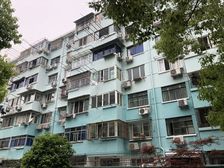 一楼带天井,不靠马路,一梯两户,南北通全明户型