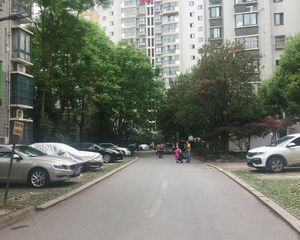 生态公园旁,多层,客厅朝南带阳台,满五唯一