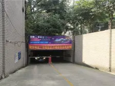 凤鸣山下 双轻轨在旁 双三甲医院 随时看房 拎包入住