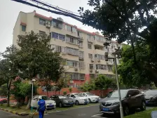 三房送大花园 一梯一户 小区中间位置 诚心出售