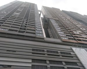 地铁上 大四房 中高层 南向 无抵押 无占用户口