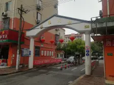 新上 中间楼层大三房 全明户型双卫 花园位置 拎包入住