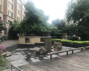 市区小洋房,精装三房,交通便利,配套齐全