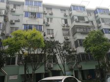 反正满五年附带九平米的大院子,出行方便闹中取静
