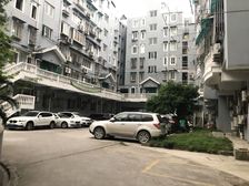 静安区内环内,电梯房,格局方正,配套齐全,交通便利