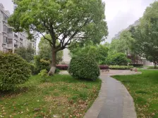 佘山脚下一楼带大花园精装修大三房诚意出售