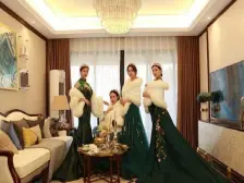 公园边上的小区,一楼带负一楼。蓝光水岸公园