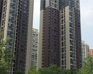 万科金色乐府1室1厅东南
