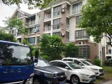 佘山脚下一房简装带阁楼税费少诚意出售